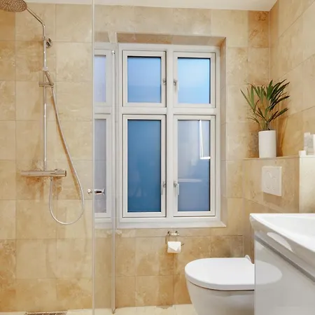 250 Sqm Smack Bang In The Center Of Apartment *