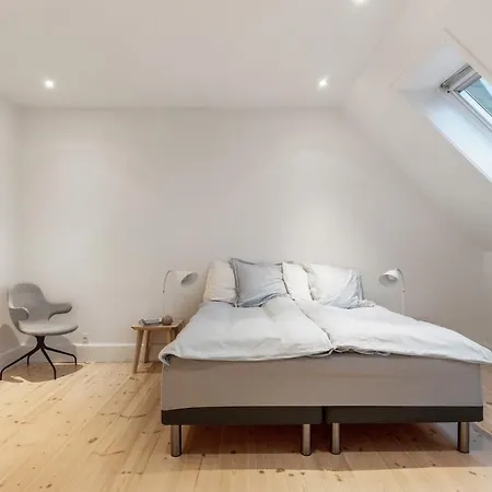 Apartment 250 Sqm Smack Bang In The Center Of