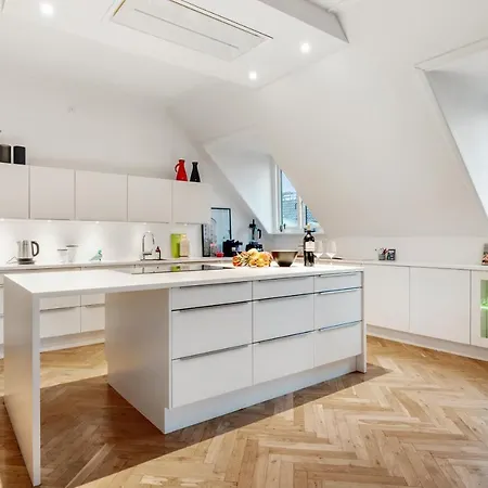 250 Sqm Smack Bang In The Center Of Apartment