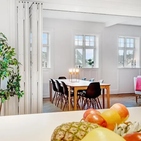 250 Sqm Smack Bang In The Center Of Apartment