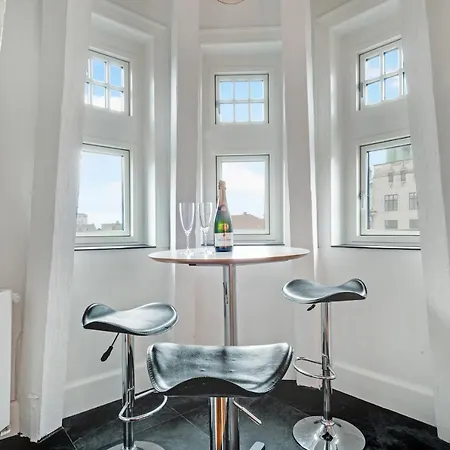 Apartment 250 Sqm Smack Bang In The Center Of