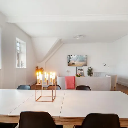 Apartment 250 Sqm Smack Bang In The Center Of *
