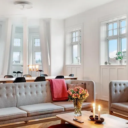 250 Sqm Smack Bang In The Center Of Apartment