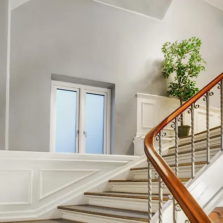 250 Sqm Smack Bang In The Center Of Apartment *