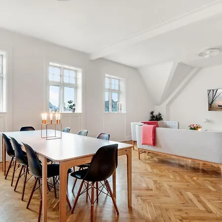 Apartment 250 Sqm Smack Bang In The Center Of