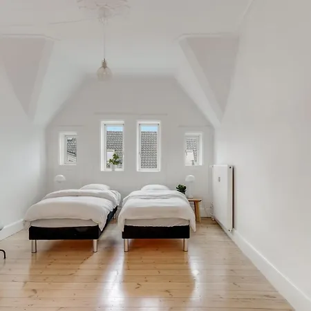 250 Sqm Smack Bang In The Center Of Apartment *