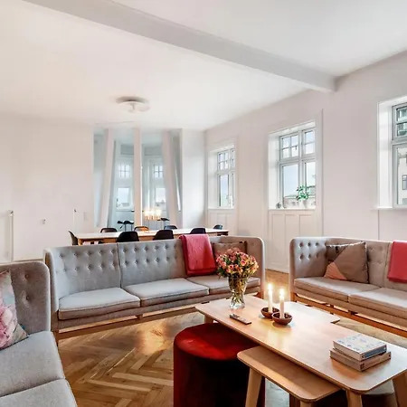 Apartment 250 Sqm Smack Bang In The Center Of *