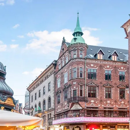 250 Sqm Smack Bang In The Center Of Lägenhet